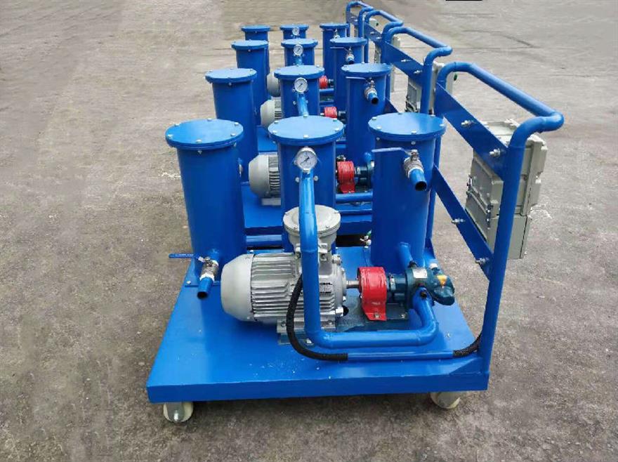 1.jpg 新疆油處理廠4臺(tái)精密濾油機(jī)交貨現(xiàn)場(chǎng)